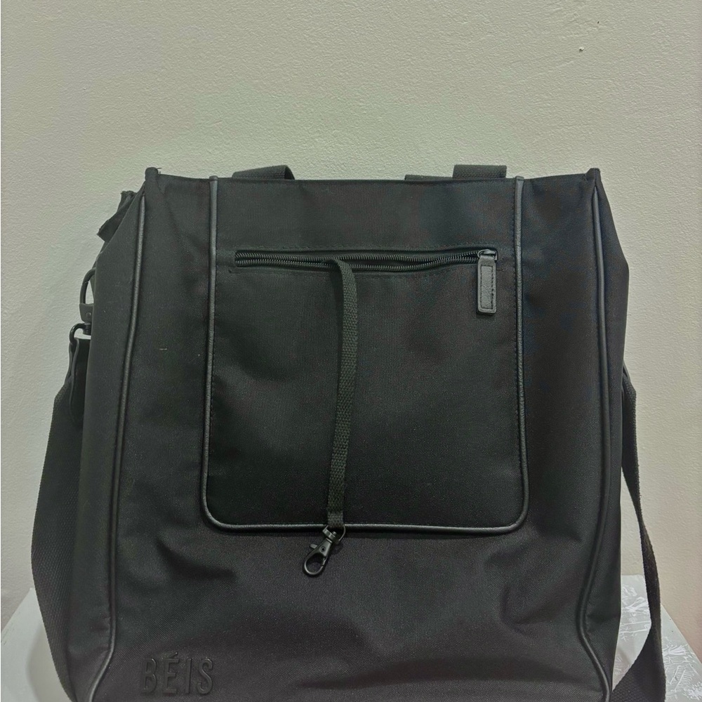Béis - The North To South Tote 
in Black